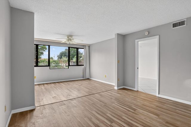 10837 W Clairmont Circle 208, Tamarac, FL 33321