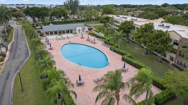 10837 W Clairmont Circle 208, Tamarac, FL 33321