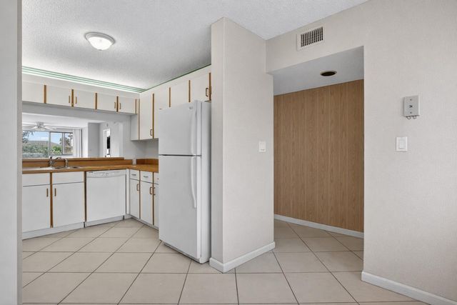 10837 W Clairmont Circle 208, Tamarac, FL 33321