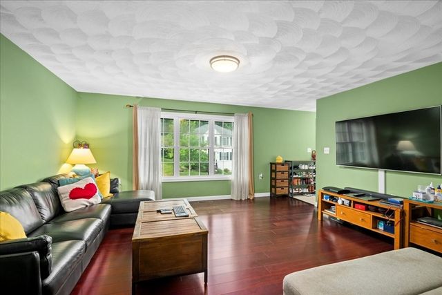 3 Navajo Rd, Worcester, MA 01606