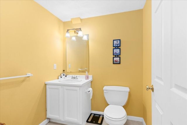 3 Navajo Rd, Worcester, MA 01606
