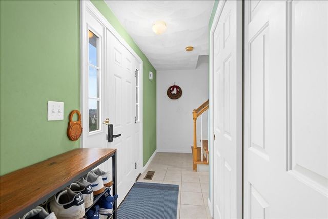 3 Navajo Rd, Worcester, MA 01606