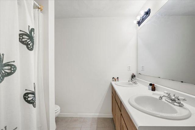 3 Navajo Rd, Worcester, MA 01606