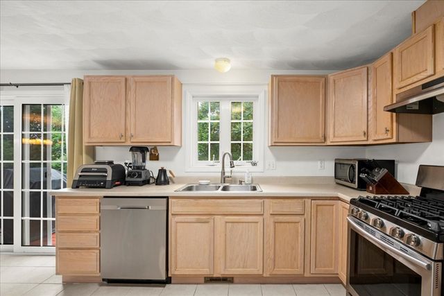 3 Navajo Rd, Worcester, MA 01606