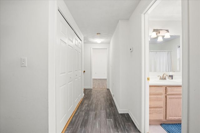 3 Navajo Rd, Worcester, MA 01606