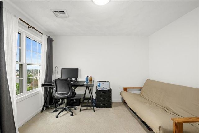 3 Navajo Rd, Worcester, MA 01606