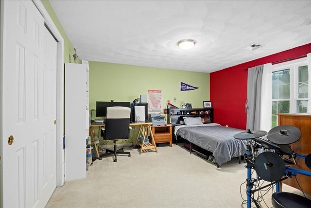 3 Navajo Rd, Worcester, MA 01606