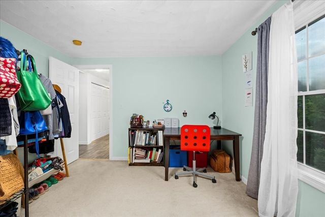 3 Navajo Rd, Worcester, MA 01606