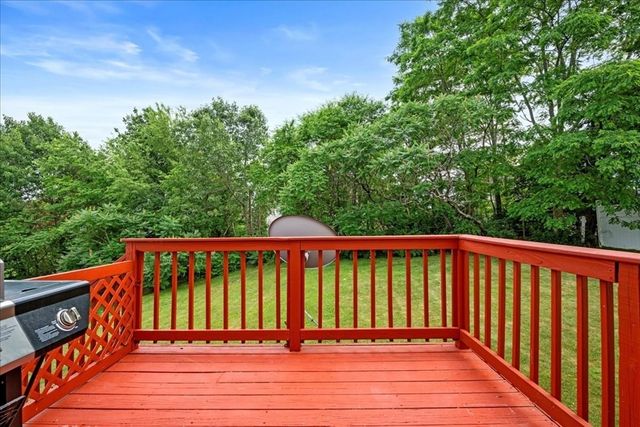 3 Navajo Rd, Worcester, MA 01606