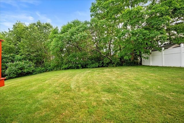 3 Navajo Rd, Worcester, MA 01606