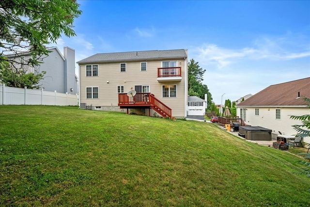 3 Navajo Rd, Worcester, MA 01606