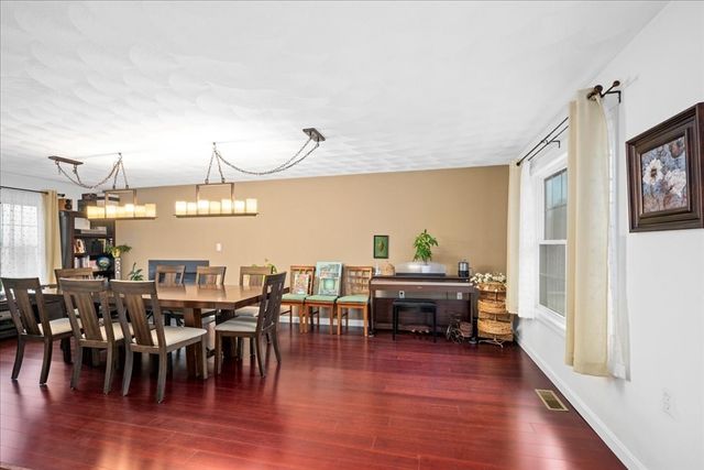 3 Navajo Rd, Worcester, MA 01606