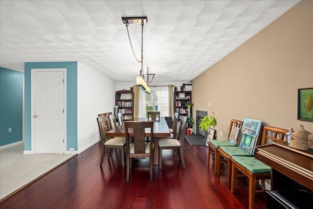 3 Navajo Rd, Worcester, MA 01606