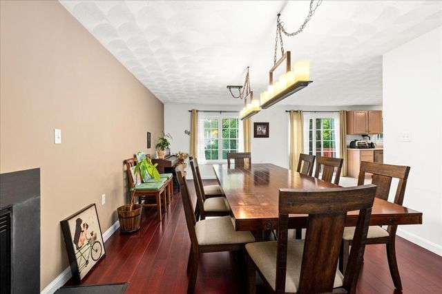 3 Navajo Rd, Worcester, MA 01606
