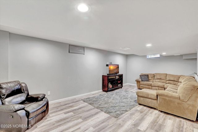 5 Carlson Court, Jackson, NJ 08527