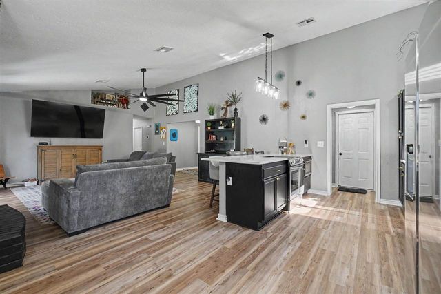 3916 SW Parkridge Blvd, Lawton, OK 73505