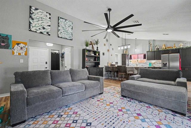 3916 SW Parkridge Blvd, Lawton, OK 73505