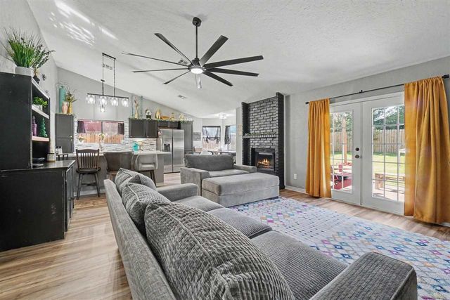 3916 SW Parkridge Blvd, Lawton, OK 73505