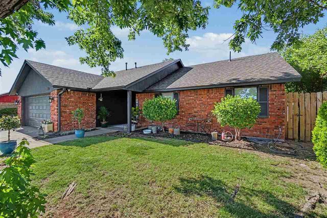 3916 SW Parkridge Blvd, Lawton, OK 73505