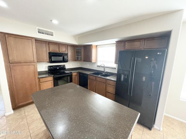 42495 W CHAMBERS Drive, Maricopa, AZ 85138