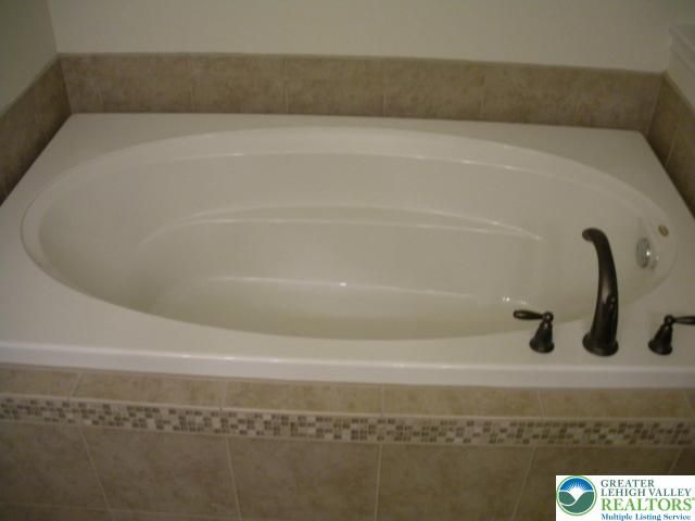 6149 Valley Forge Drive, Upper Saucon Twp, PA 18036