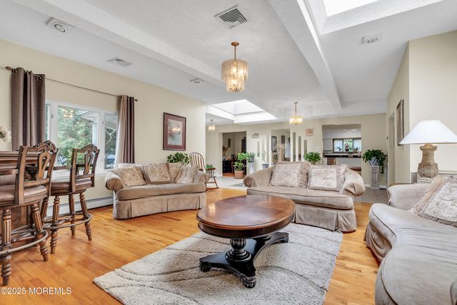 29 Woodrow Street, Oakhurst, NJ 07755