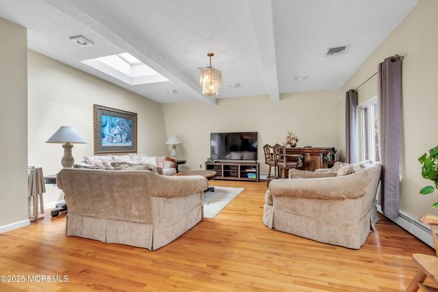 29 Woodrow Street, Oakhurst, NJ 07755