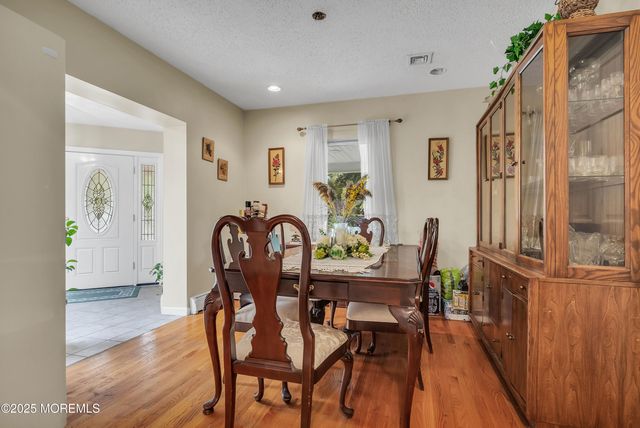 29 Woodrow Street, Oakhurst, NJ 07755