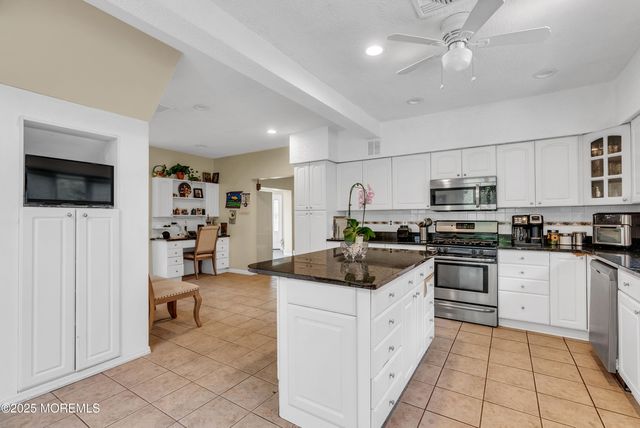 29 Woodrow Street, Oakhurst, NJ 07755