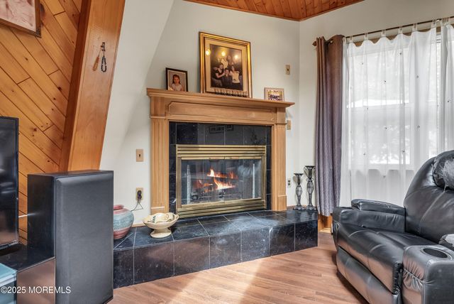 29 Woodrow Street, Oakhurst, NJ 07755