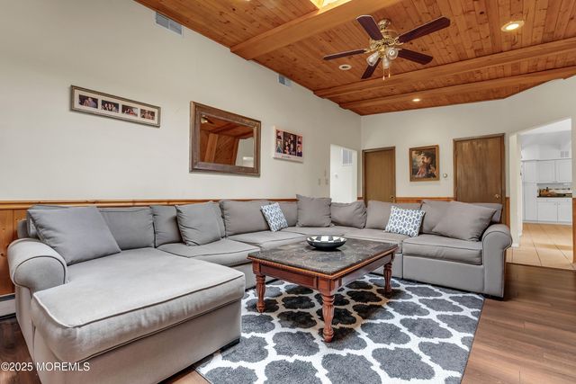 29 Woodrow Street, Oakhurst, NJ 07755