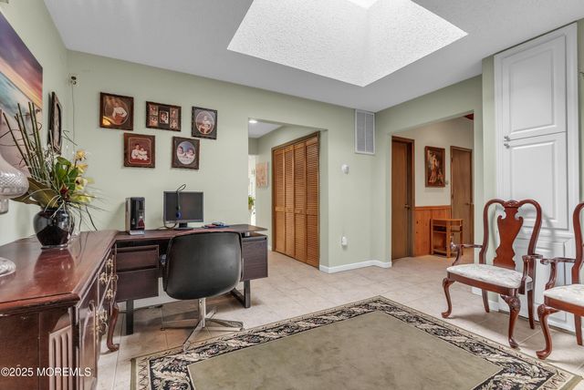 29 Woodrow Street, Oakhurst, NJ 07755