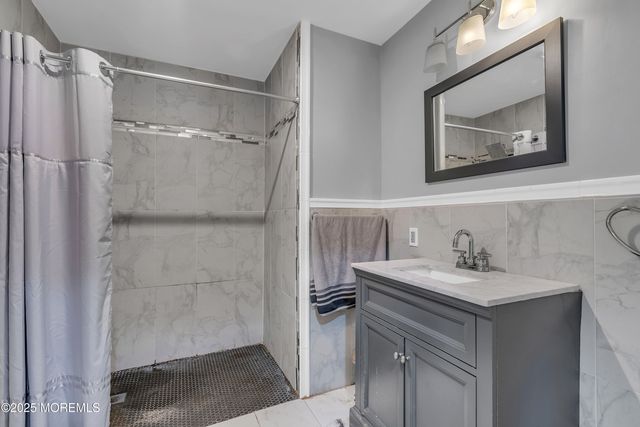 29 Woodrow Street, Oakhurst, NJ 07755