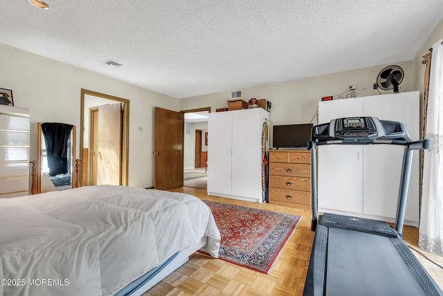 29 Woodrow Street, Oakhurst, NJ 07755