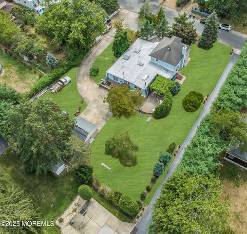 29 Woodrow Street, Oakhurst, NJ 07755