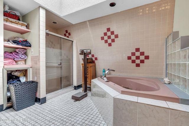 29 Woodrow Street, Oakhurst, NJ 07755