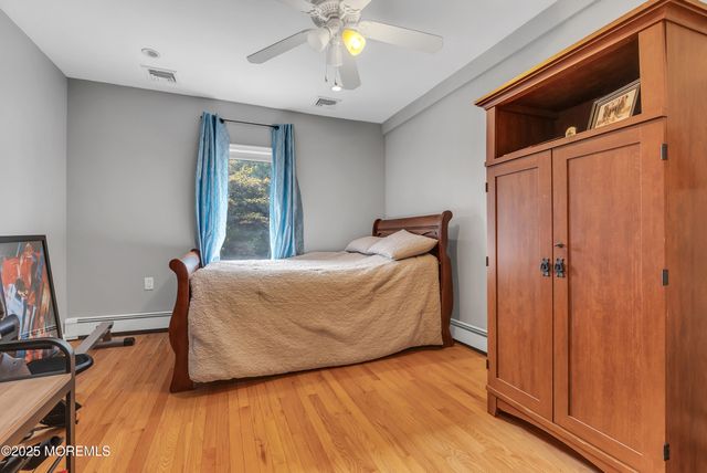 29 Woodrow Street, Oakhurst, NJ 07755