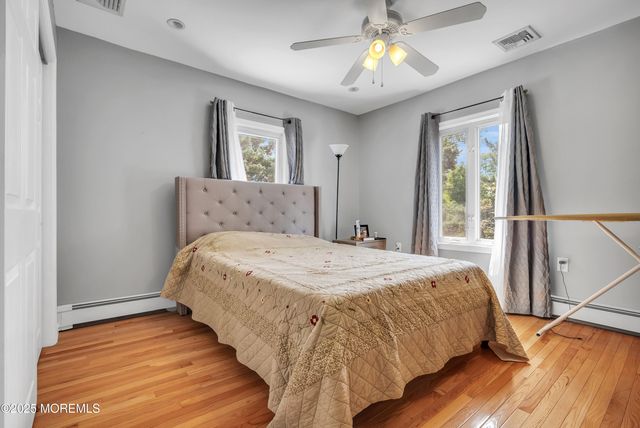 29 Woodrow Street, Oakhurst, NJ 07755
