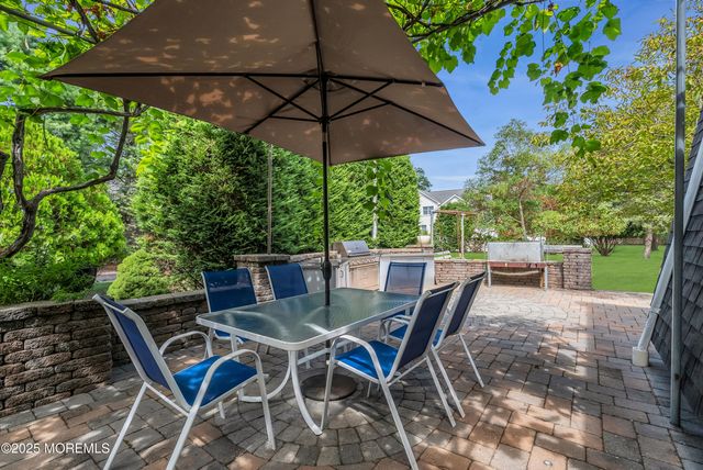 29 Woodrow Street, Oakhurst, NJ 07755