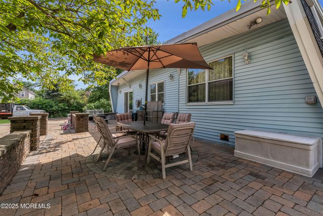 29 Woodrow Street, Oakhurst, NJ 07755