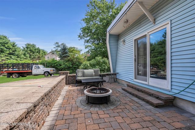 29 Woodrow Street, Oakhurst, NJ 07755