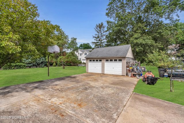 29 Woodrow Street, Oakhurst, NJ 07755