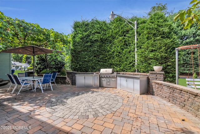 29 Woodrow Street, Oakhurst, NJ 07755