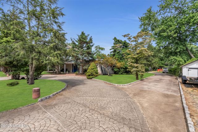 29 Woodrow Street, Oakhurst, NJ 07755