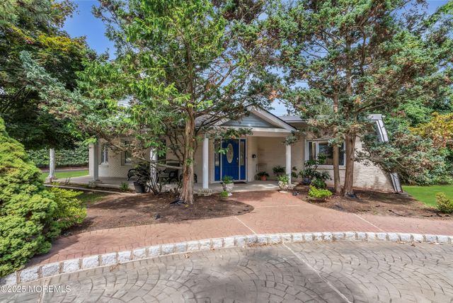 29 Woodrow Street, Oakhurst, NJ 07755