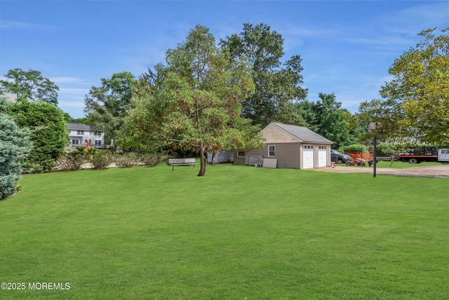 29 Woodrow Street, Oakhurst, NJ 07755