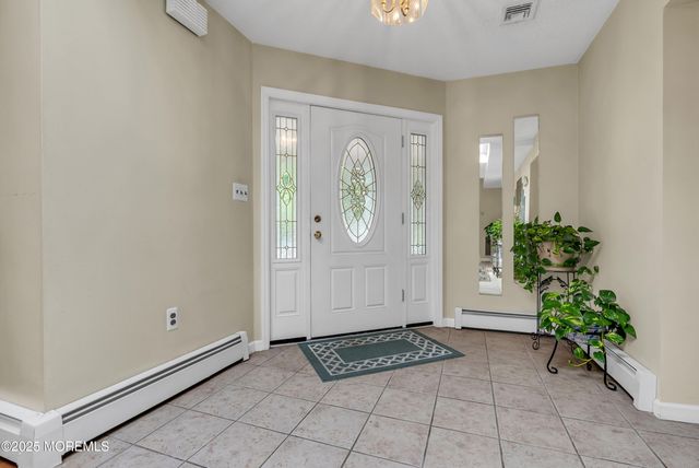 29 Woodrow Street, Oakhurst, NJ 07755