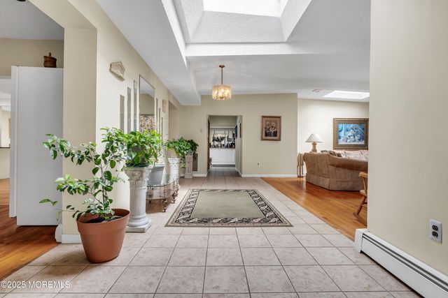 29 Woodrow Street, Oakhurst, NJ 07755