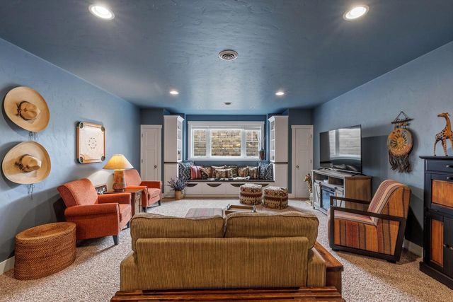 6735 Lone Oak DRIVE, Sheboygan, WI 53081