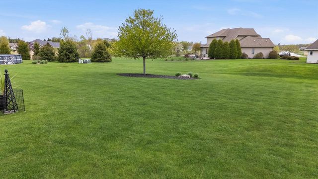 6735 Lone Oak DRIVE, Sheboygan, WI 53081